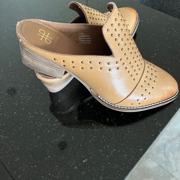 Shoes - Picture 1 of 6